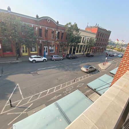 Downtown Heritage Condo With Parking Victoria Exteriör bild