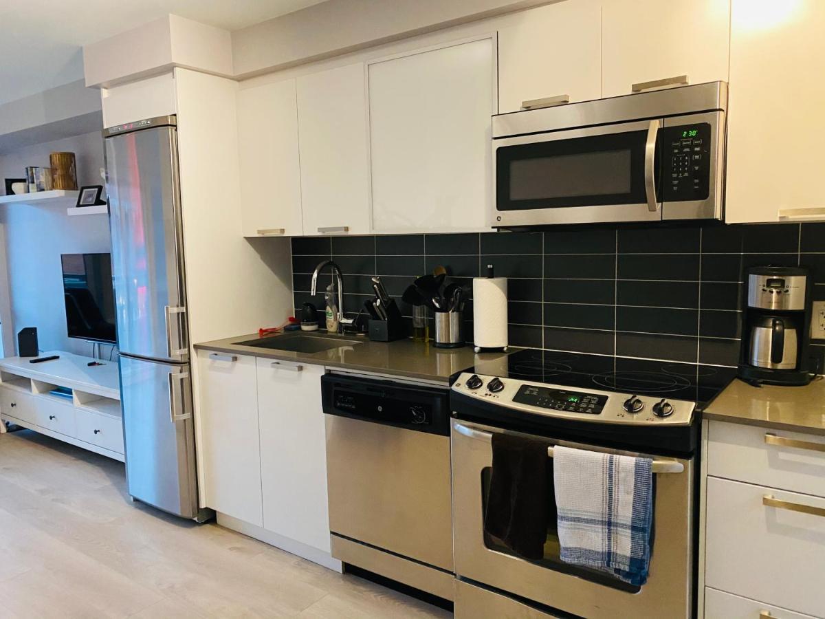 Downtown Heritage Condo With Parking Victoria Exteriör bild