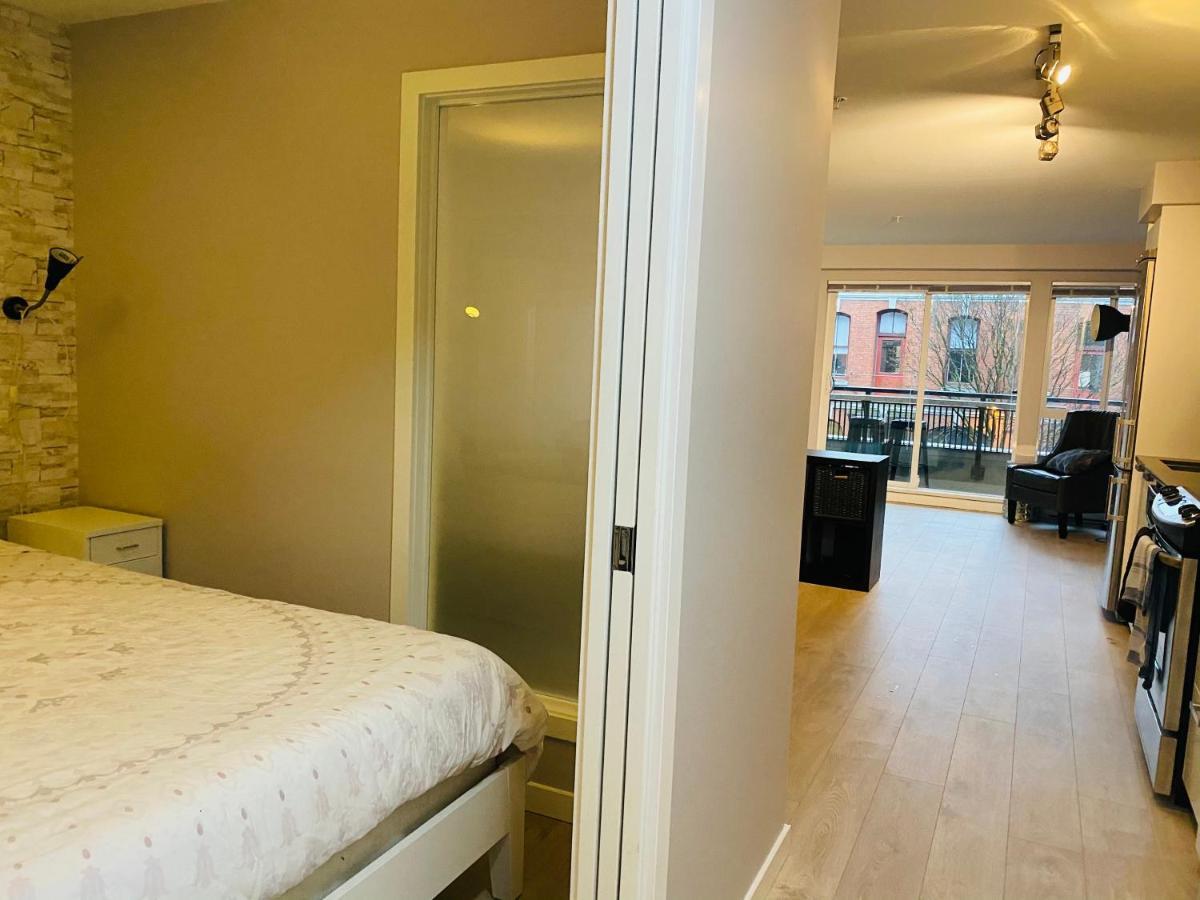 Downtown Heritage Condo With Parking Victoria Exteriör bild