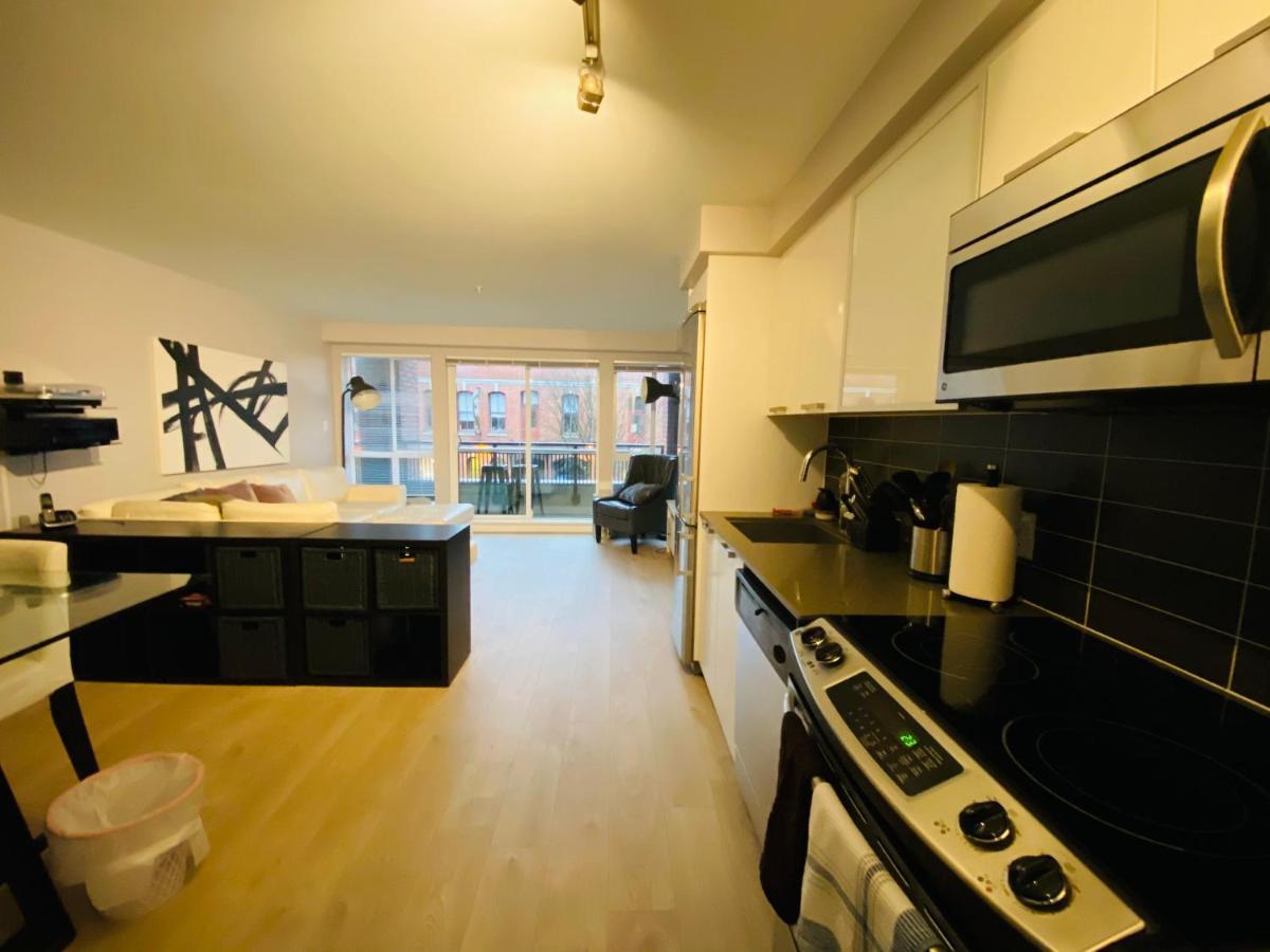 Downtown Heritage Condo With Parking Victoria Exteriör bild
