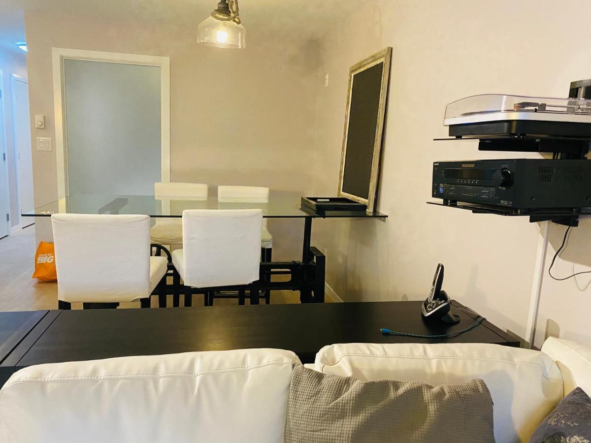 Downtown Heritage Condo With Parking Victoria Exteriör bild