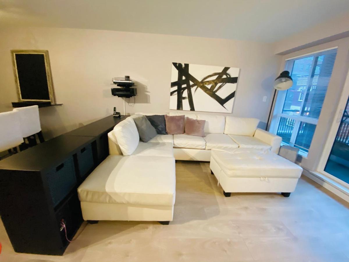 Downtown Heritage Condo With Parking Victoria Exteriör bild