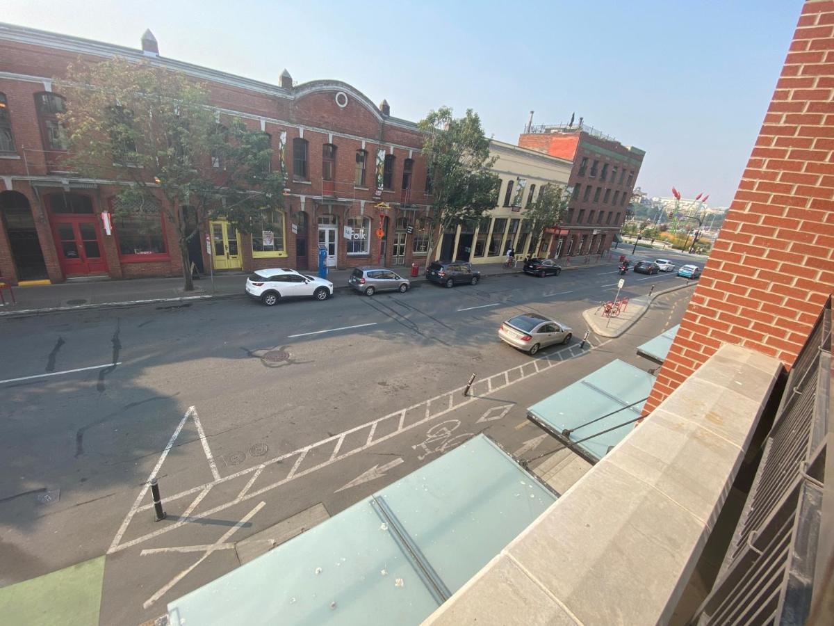 Downtown Heritage Condo With Parking Victoria Exteriör bild