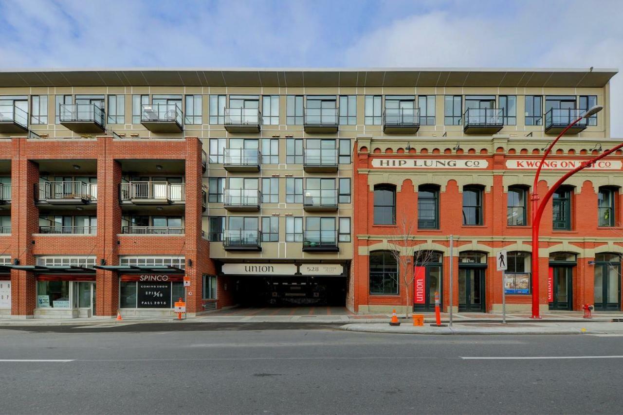 Downtown Heritage Condo With Parking Victoria Exteriör bild