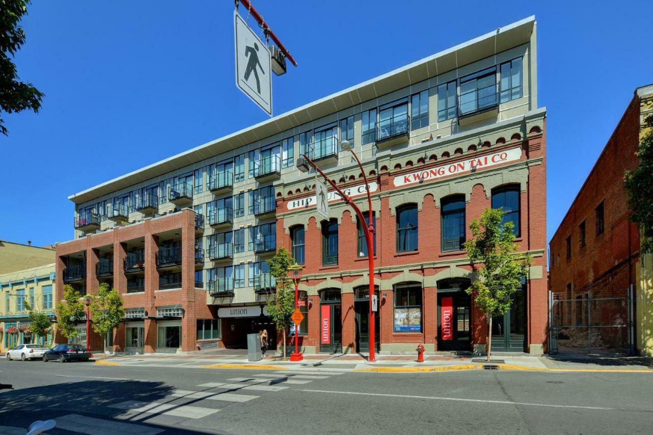 Downtown Heritage Condo With Parking Victoria Exteriör bild