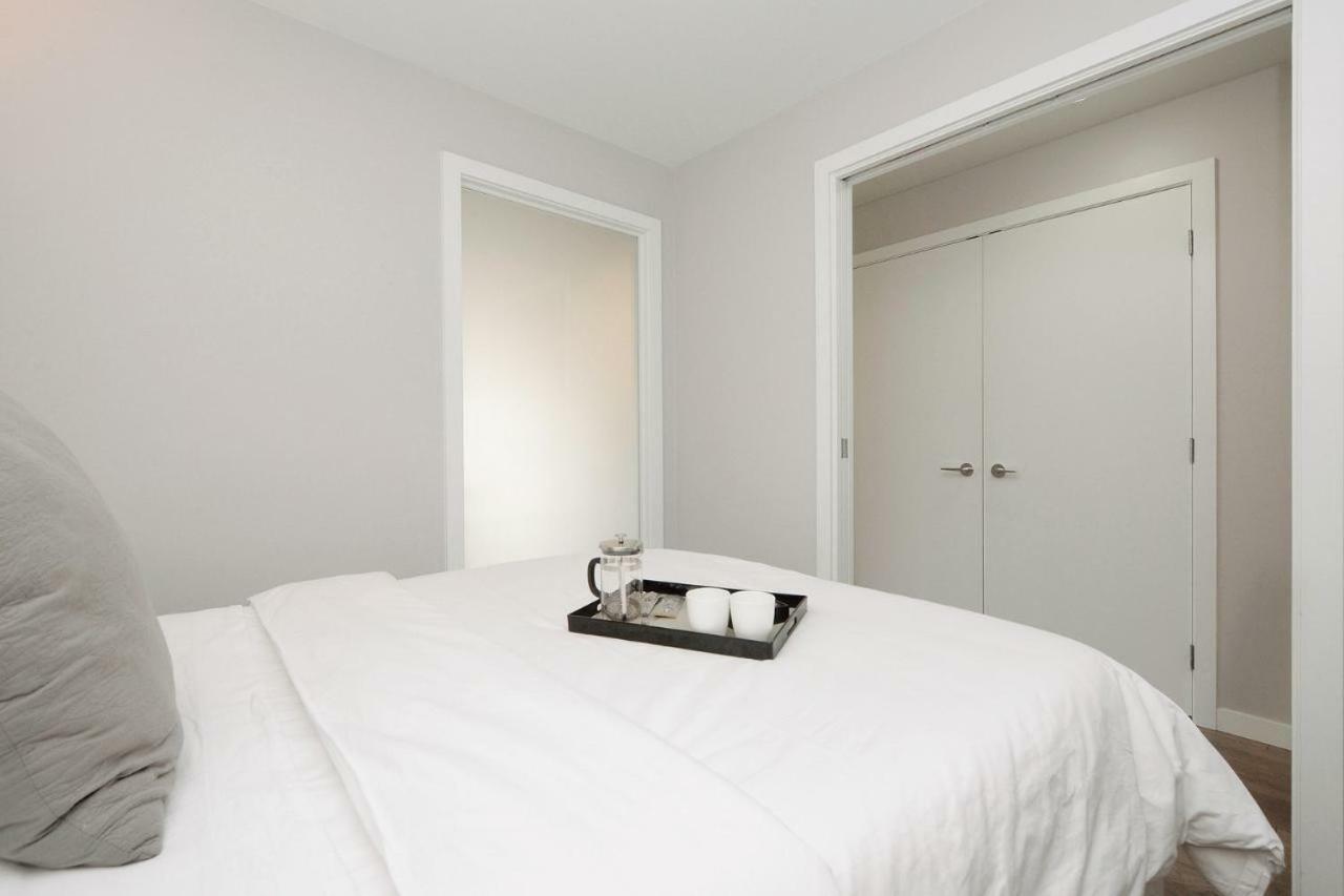 Downtown Heritage Condo With Parking Victoria Exteriör bild