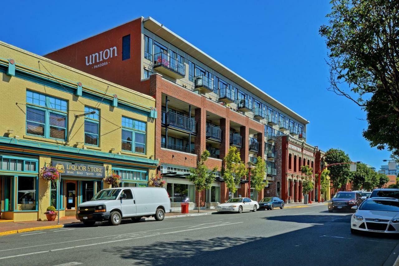 Downtown Heritage Condo With Parking Victoria Exteriör bild