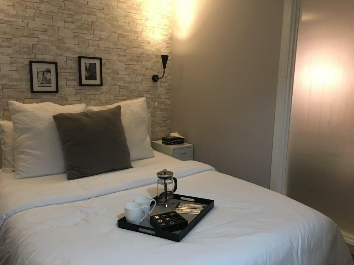 Downtown Heritage Condo With Parking Victoria Exteriör bild