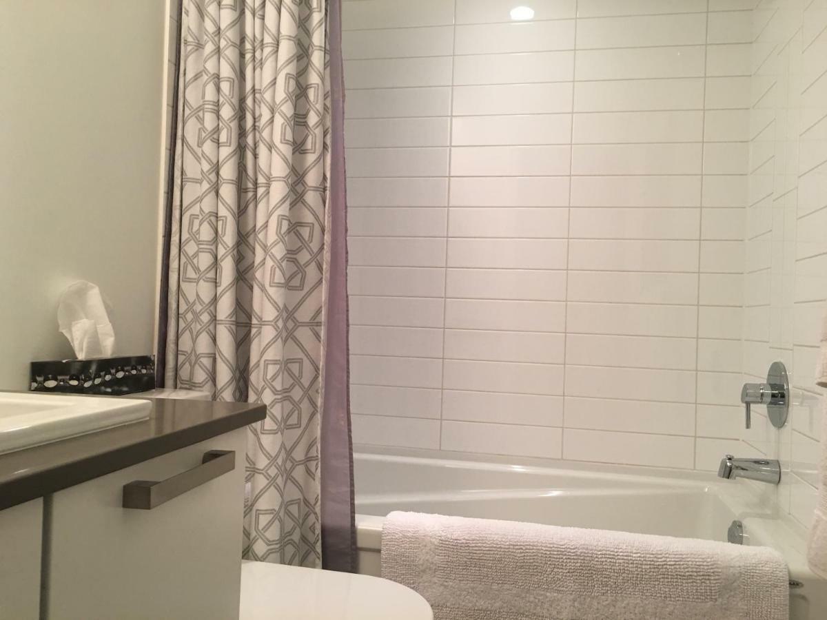 Downtown Heritage Condo With Parking Victoria Exteriör bild